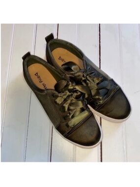 Dirty Laundry Satin Sneakers Green Size 7.5
